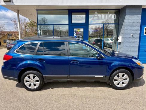 Used 2011 Subaru Outback 2.5i Premium AWD/4WD image 3