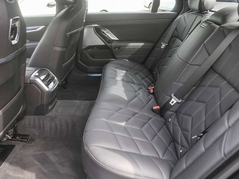 Used 2025 BMW 750e xDrive w/ Premium Package image 15