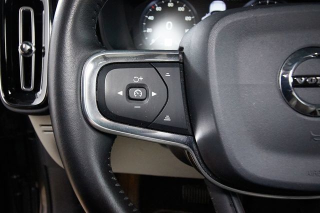 Used 2019 Volvo XC40 T5 Momentum AWD/4WD image 12