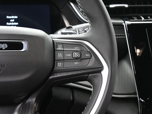 New 2025 Jeep Grand Cherokee L Laredo w/ Luxury Tech Group I image 31