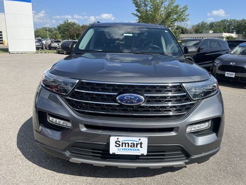 Used 2021 Ford Explorer XLT w/ Equipment Group 202A AWD/4WD image 9