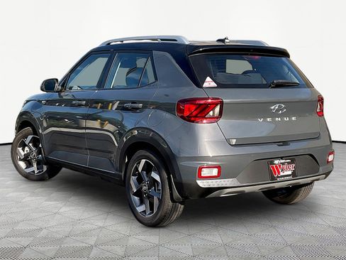 Used 2026 Hyundai Venue SEL FWD image 4