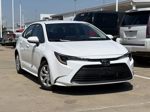 Used 2026 Toyota Corolla LE FWD image 1