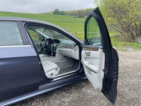 Used 2015 Mercedes-Benz E 400 4MATIC Sedan image 25