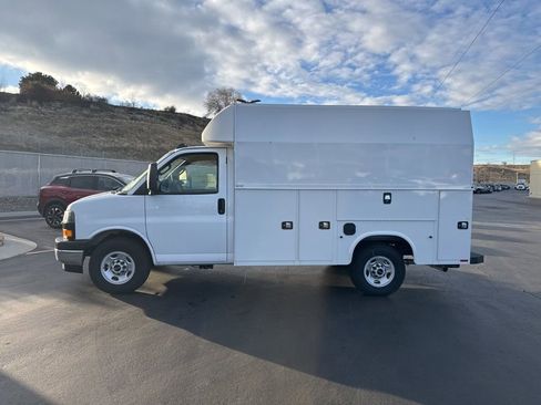 New 2024 GMC Savana 3500 w/ Power Convenience Package RWD image 3