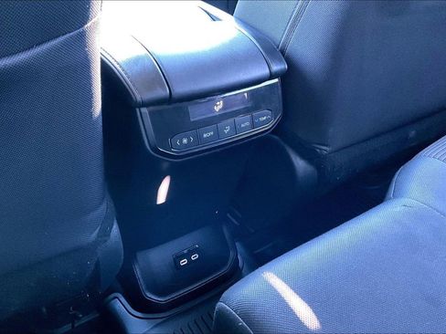 Used 2024 Toyota Highlander LE image 33