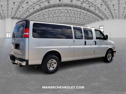 Used 2022 GMC Savana 3500 LS w/ Chrome Appearance Package image 7