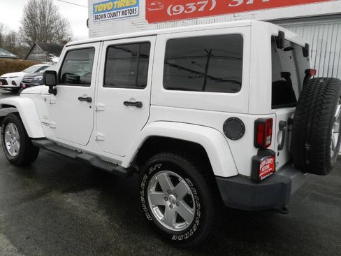 Used 2014 Jeep Wrangler Unlimited Sahara w/ Connectivity Group AWD/4WD image 8