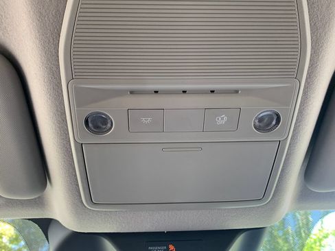 Used 2025 Nissan Kicks SR FWD image 18
