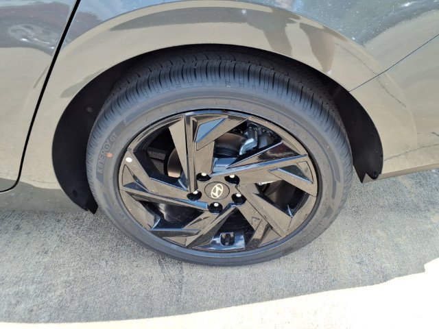 New 2026 Hyundai Elantra SEL Sport FWD image 22