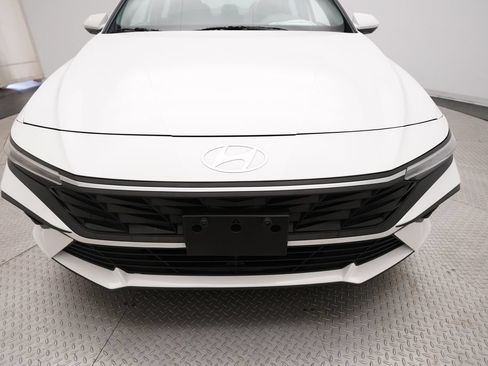 Used 2024 Hyundai Elantra SEL FWD image 21