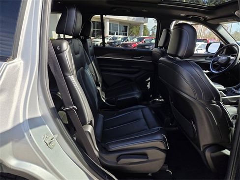 Used 2024 Jeep Grand Cherokee L Limited w/ Luxury Tech Group II image 27