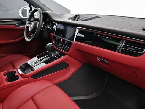 New 2026 Porsche Macan image 14