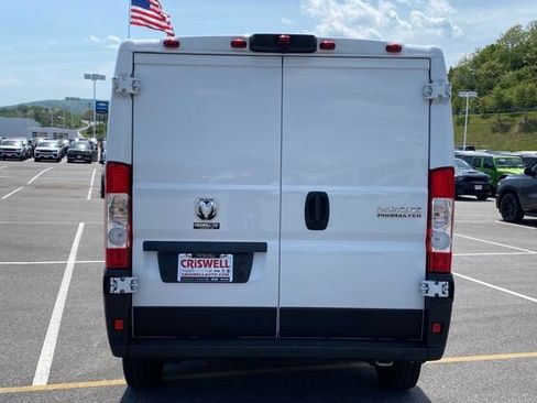 Used 2025 RAM ProMaster 2500 w/ Convenience Group FWD image 4