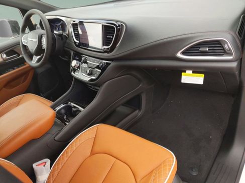 New 2026 Chrysler Pacifica Pinnacle image 30