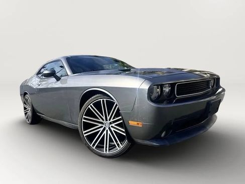Used 2011 Dodge Challenger RWD image 1