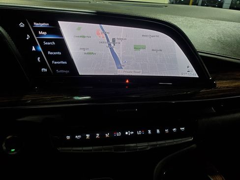 Used 2021 Cadillac Escalade Premium Luxury AWD/4WD image 36