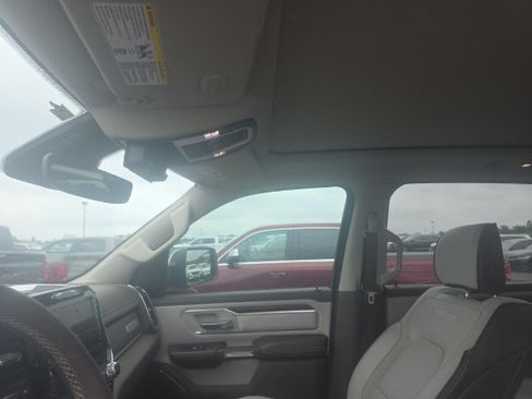 Used 2025 RAM 1500 Laramie AWD/4WD image 4
