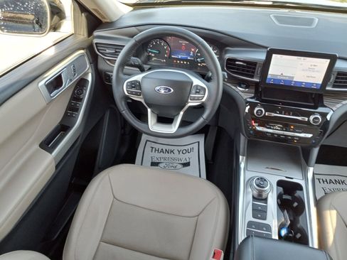 Used 2024 Ford Explorer Limited image 16