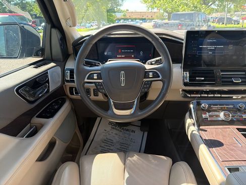 Used 2023 Lincoln Navigator Reserve AWD/4WD image 16