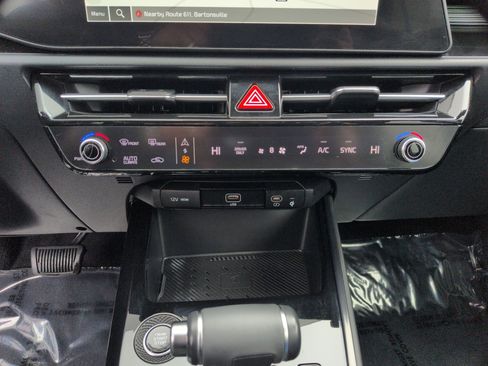 Used 2023 Kia Niro EX FWD image 13