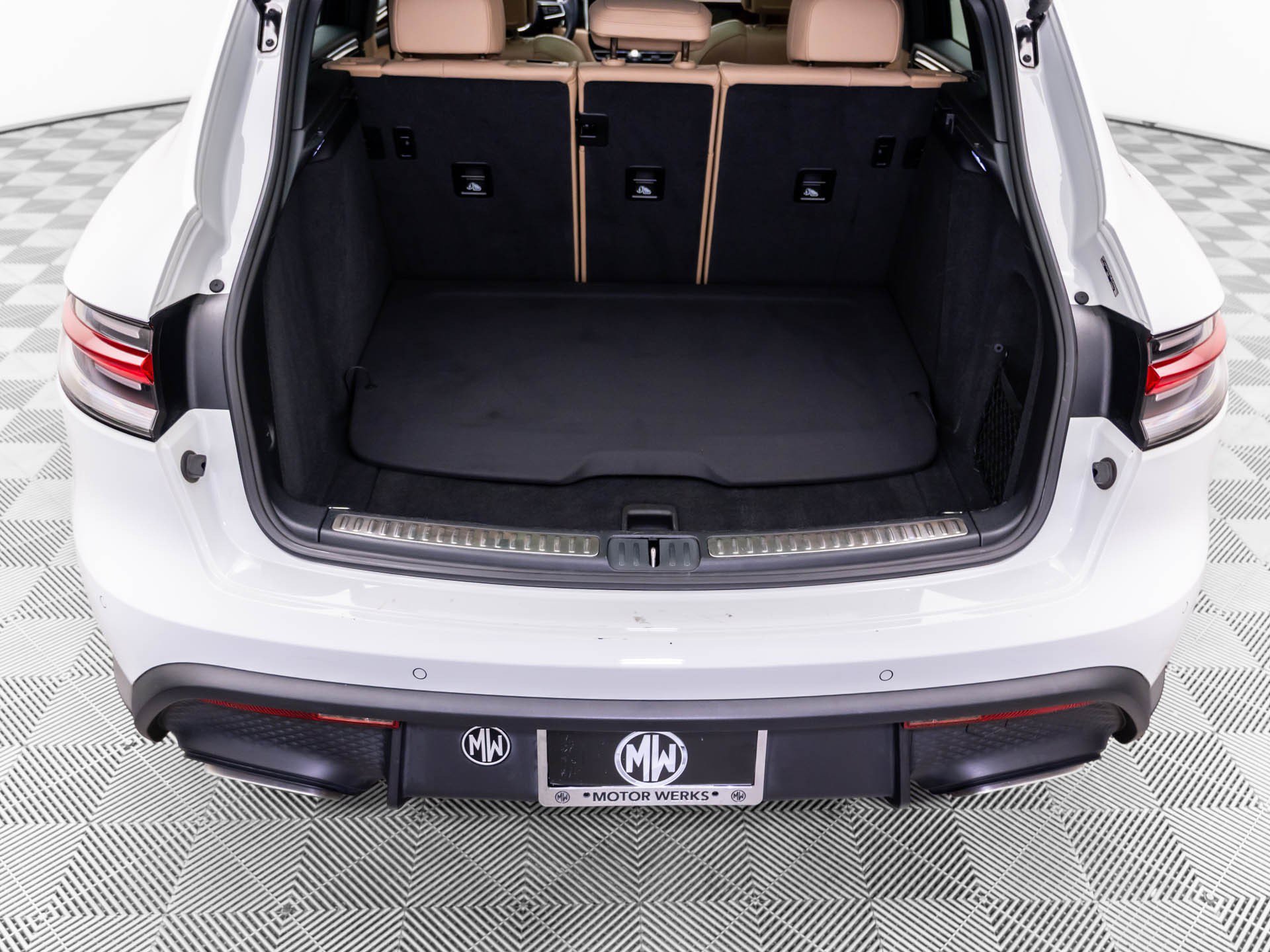 Certified 2023 Porsche Macan AWD/4WD image 27