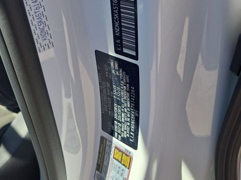 New 2026 Kia Carnival EX image 33