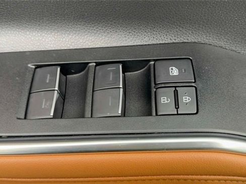 Used 2025 Toyota Highlander Platinum image 14