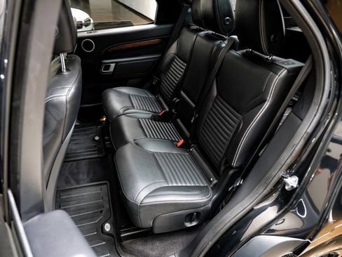 Used 2023 Land Rover Discovery S R-Dynamic image 45