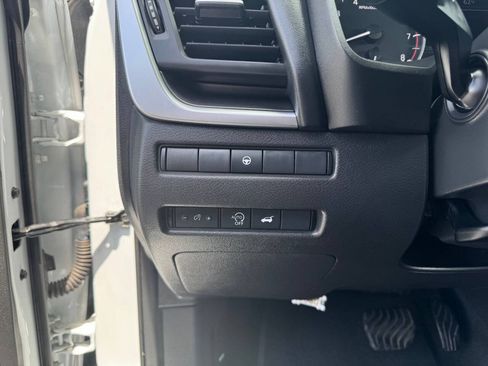 Used 2024 Nissan Rogue SV FWD image 16