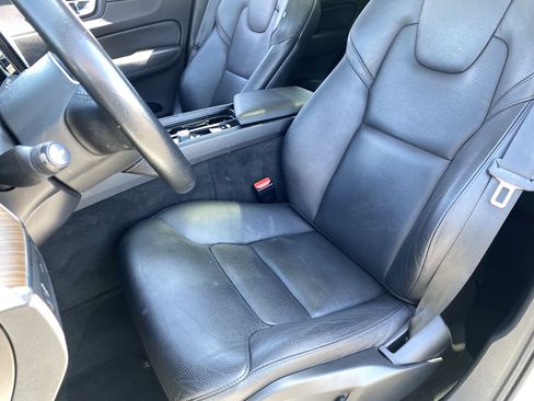 Used 2021 Volvo XC60 T5 Momentum FWD image 16