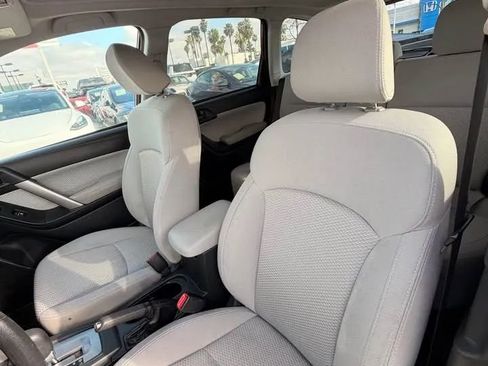 Used 2018 Subaru Forester 2.5i Premium w/ All-Weather Package image 7