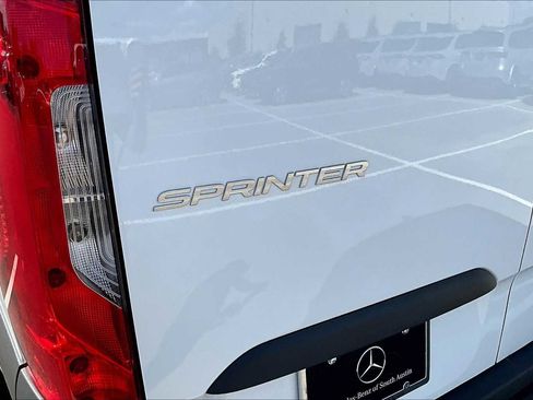 Used 2025 Mercedes-Benz Sprinter 2500 image 16