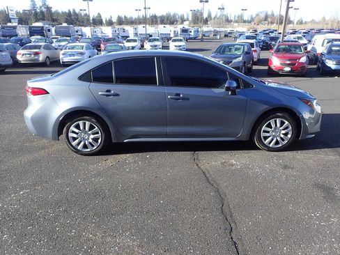 Used 2020 Toyota Corolla LE FWD image 6