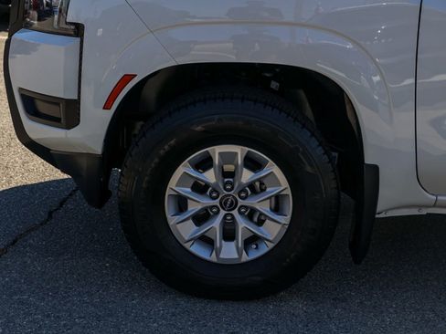 Used 2025 Nissan Frontier S RWD image 11