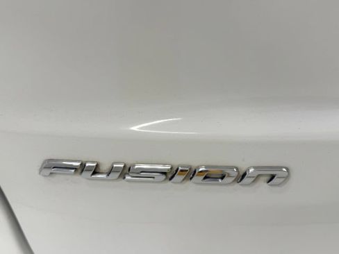 Used 2019 Ford Fusion SE FWD image 14