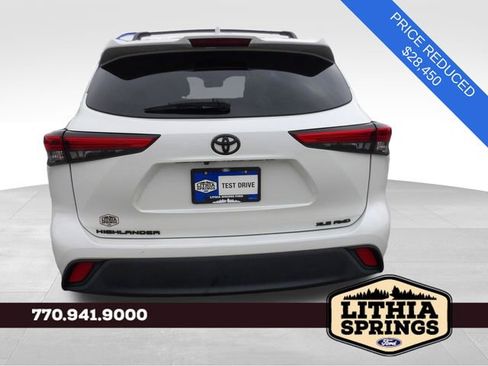 Used 2021 Toyota Highlander XLE AWD/4WD image 8