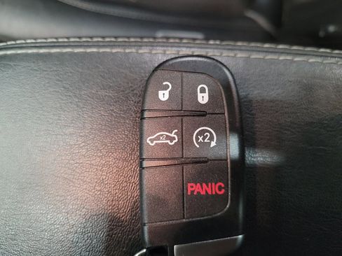 Used 2020 Jeep Cherokee Limited image 32