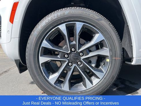 New 2025 Jeep Grand Cherokee Overland w/ Trailer Tow Package image 28