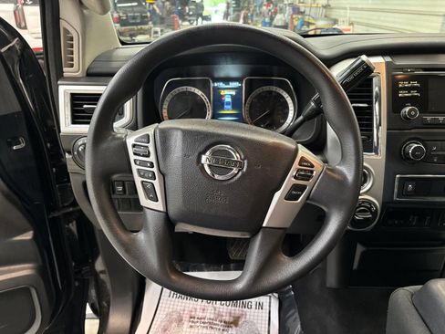 Used 2017 Nissan Titan SV AWD/4WD image 13