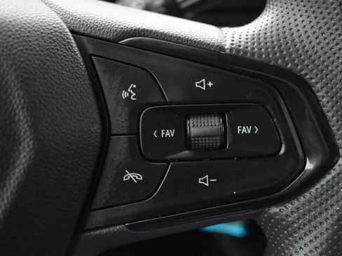 Used 2025 Chevrolet Trax LS image 19