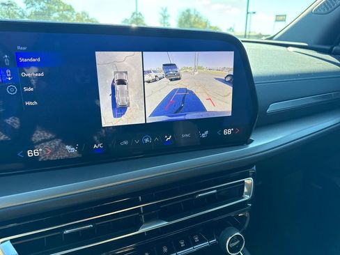 Used 2025 Chevrolet Traverse LT w/ Enhanced Driving Package image 26