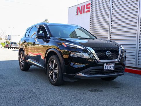 Used 2023 Nissan Rogue SL w/ SL Premium Package image 2