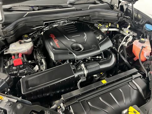 Used 2022 Alfa Romeo Stelvio Sprint image 33