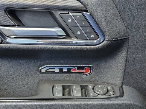 Used 2024 GMC Sierra 1500 AT4 w/ Technology Package AWD/4WD image 17