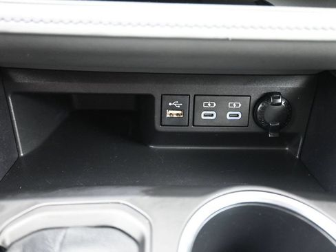Used 2023 Toyota Highlander XLE FWD image 23