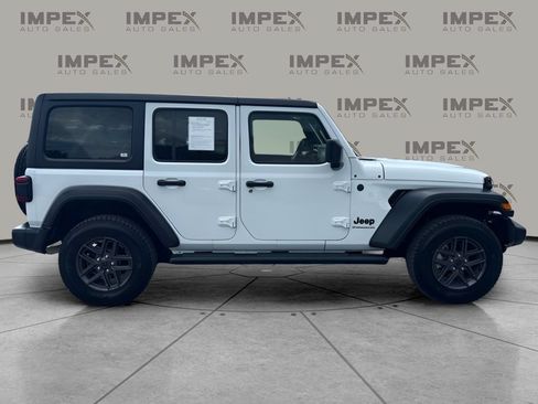 Used 2025 Jeep Wrangler Unlimited Sport AWD/4WD image 8