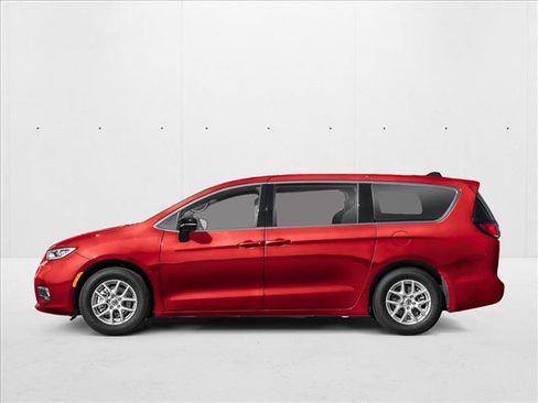 New 2026 Chrysler Pacifica Limited w/ S Appearance Package image 3