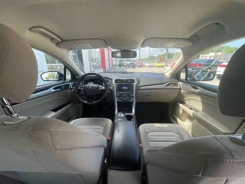 Used 2020 Ford Fusion SE image 24
