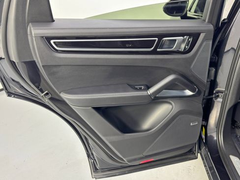 Used 2022 Porsche Cayenne Turbo image 47